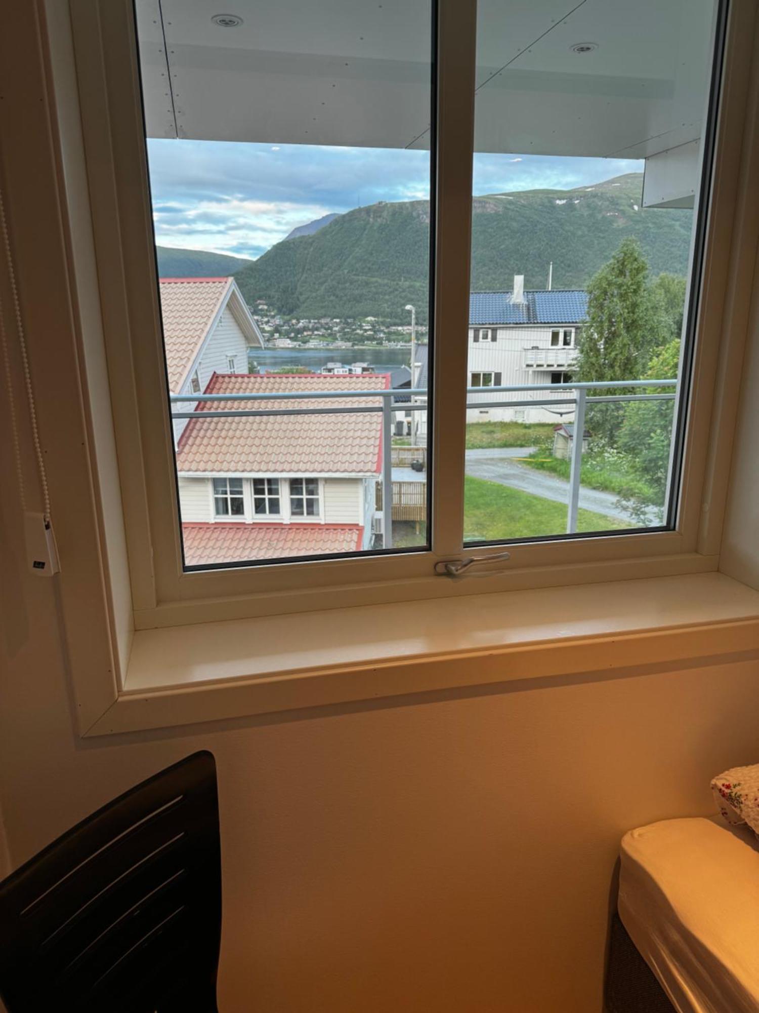 Sentral Leilighet Med Fantastisk Utsikt Tromsø Extérieur photo