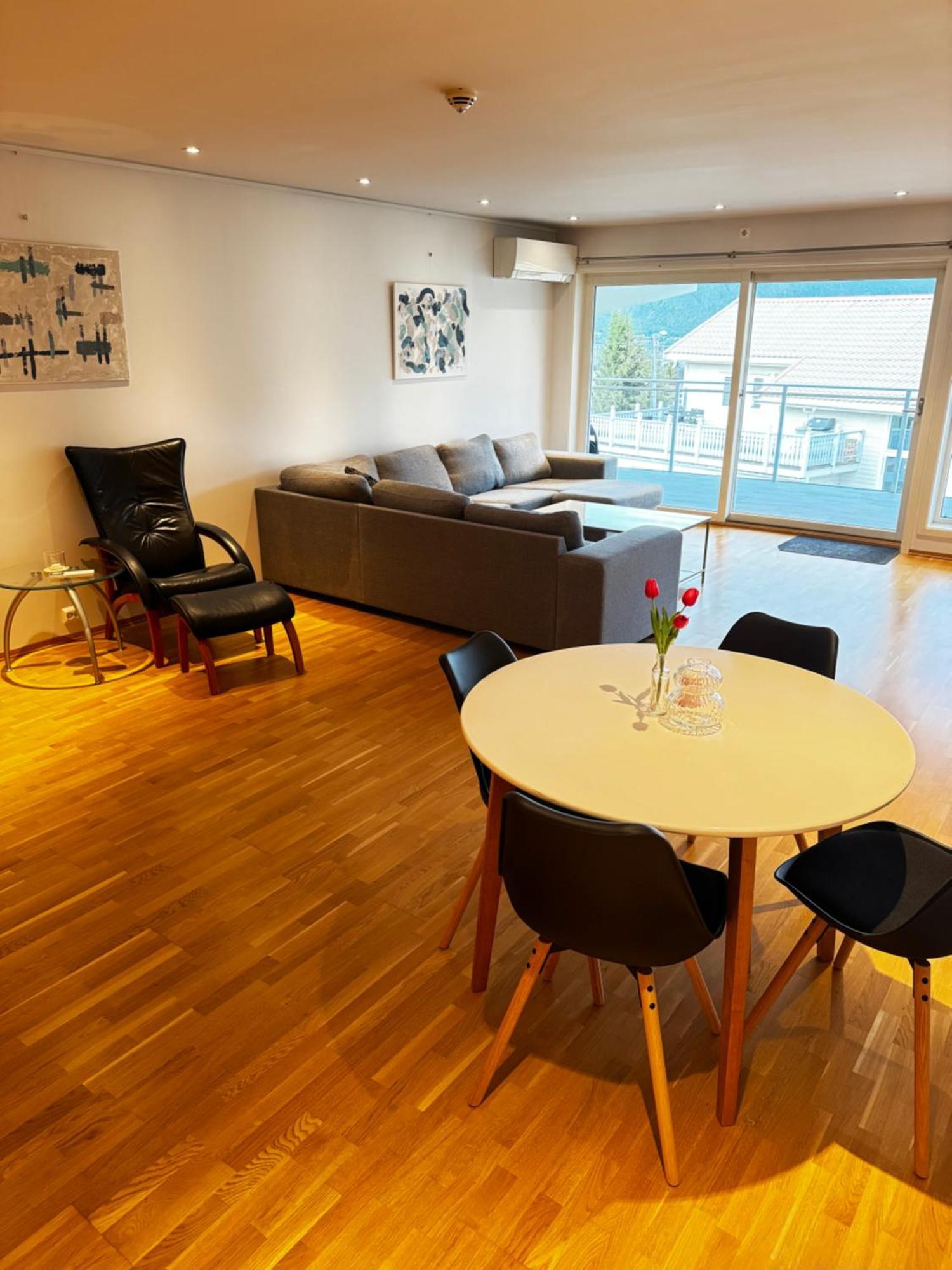 Sentral Leilighet Med Fantastisk Utsikt Tromsø Extérieur photo